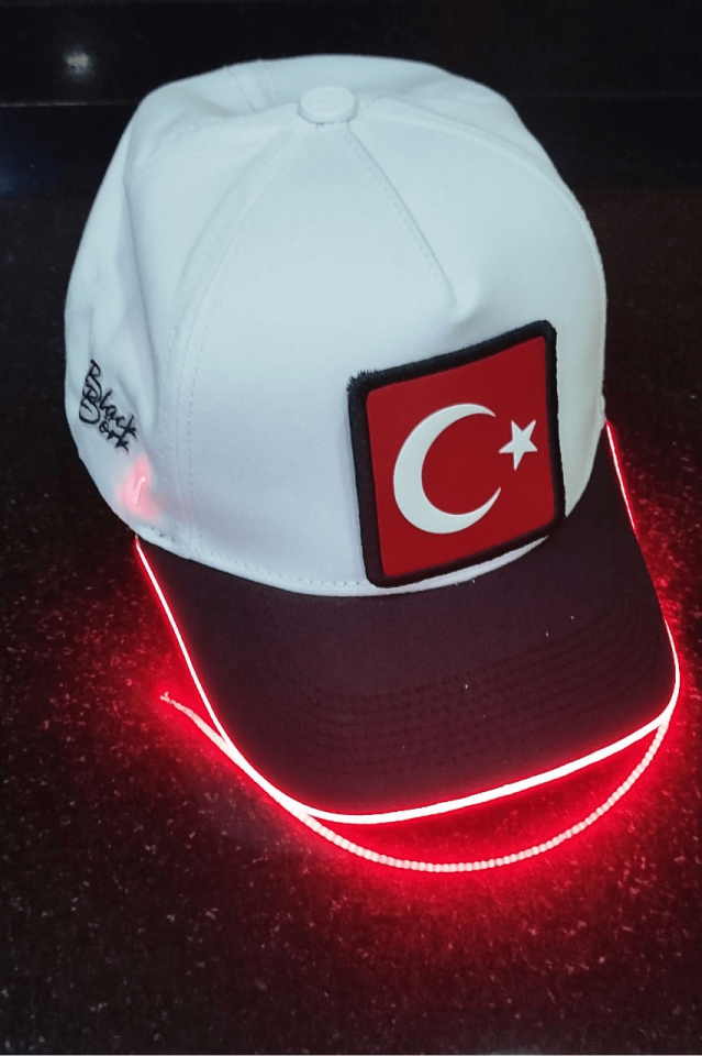 Bayrak Bench Siyah-Beyaz LED'li Beyzbol Şapka