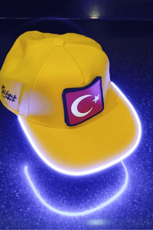 Bayrak Bench Sarı LED'li Hip Hop Şapka