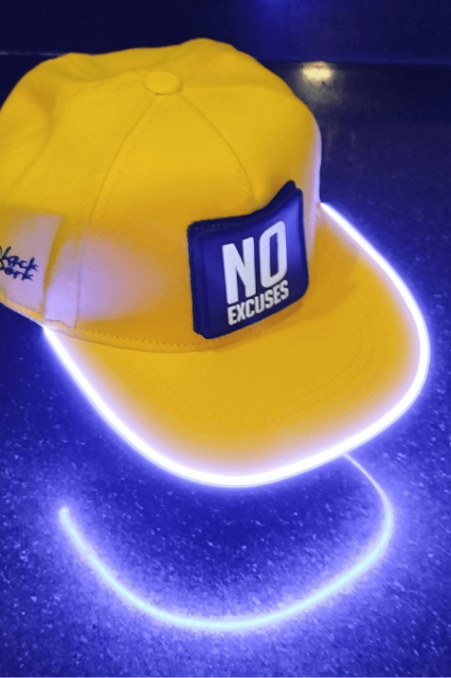 No Excuses Bench Sarı LED'li Hip Hop Şapka