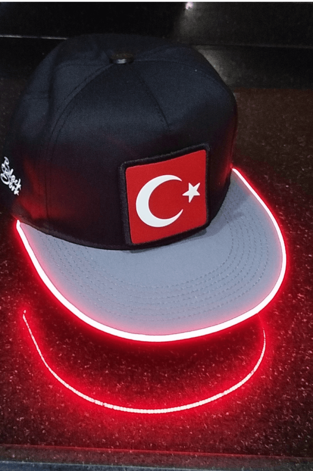 Bayrak Bench Siyah-Gri LED'li Hip Hop Şapka
