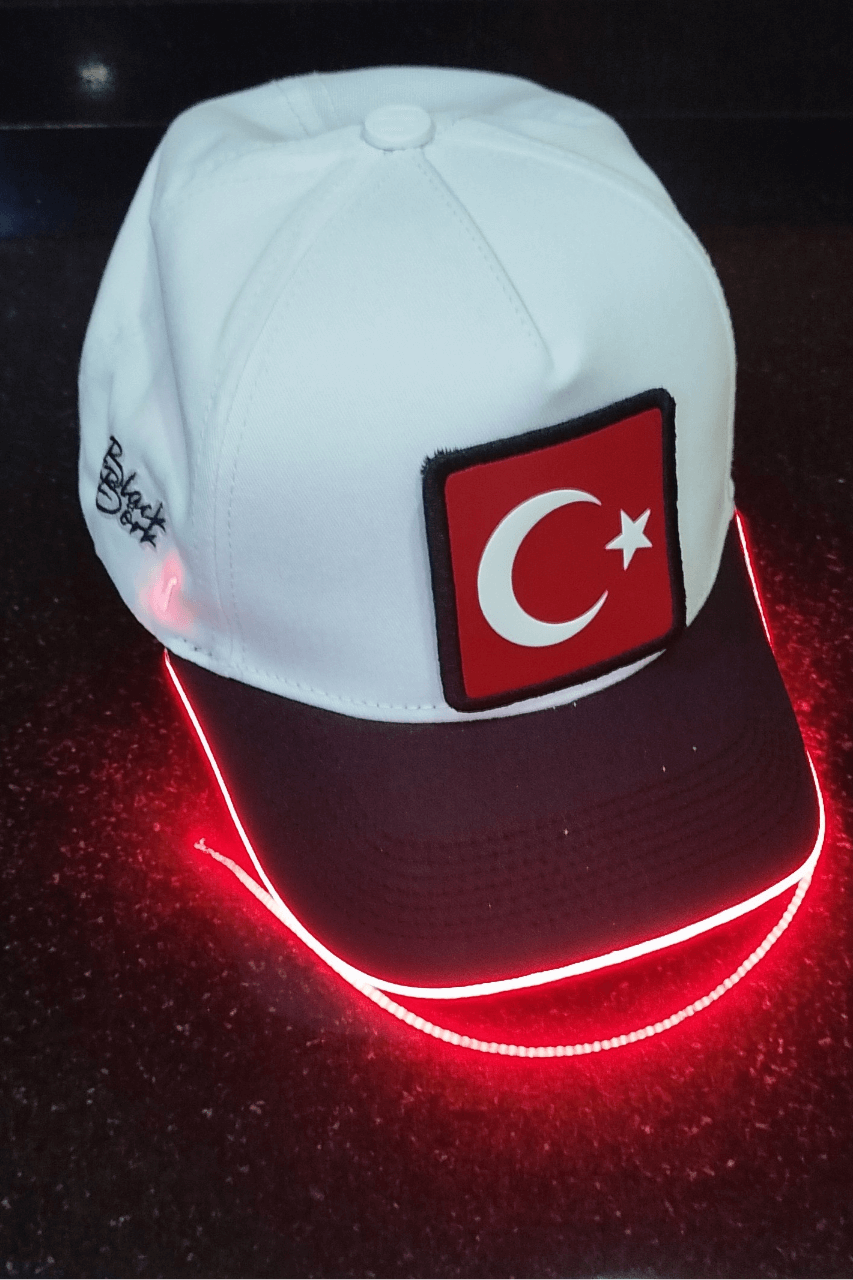 Bayrak Bench Siyah-Beyaz LED'li Beyzbol Şapka