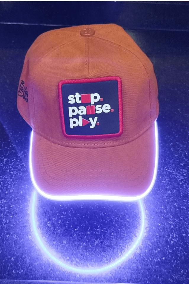 Stop-Pause-Play Bench Kahve LED'li Beyzbol Şapka