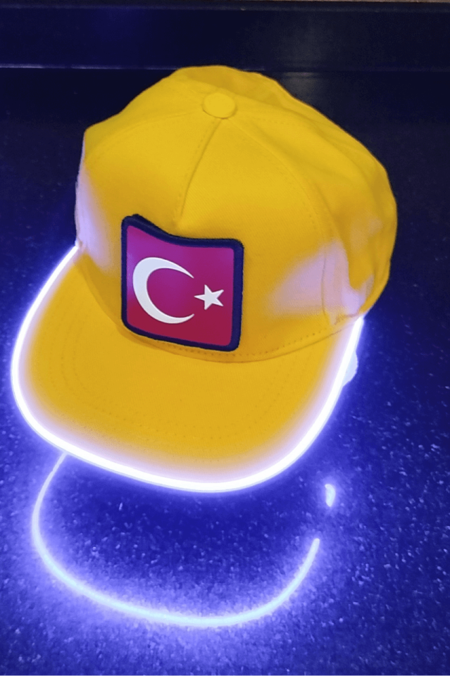 Bayrak Bench Sarı LED'li Hip Hop Şapka