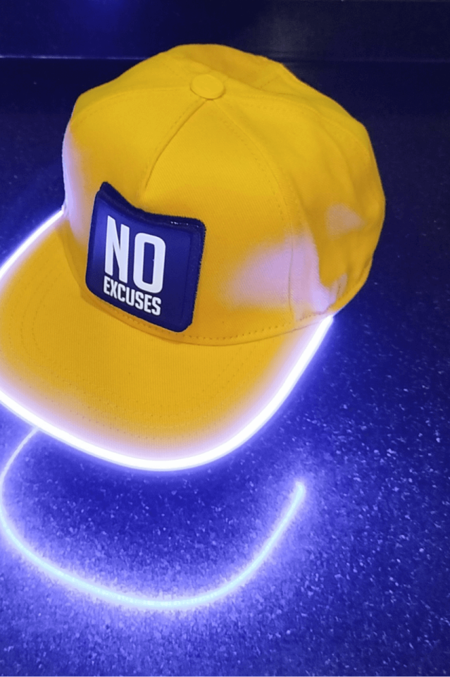 No Excuses Bench Sarı LED'li Hip Hop Şapka