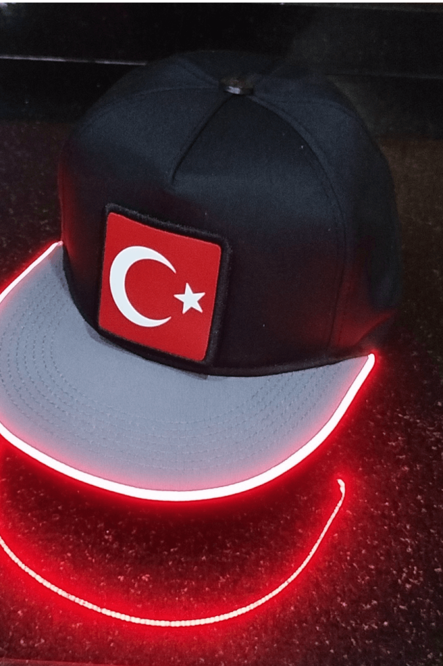 Bayrak Bench Siyah-Gri LED'li Hip Hop Şapka