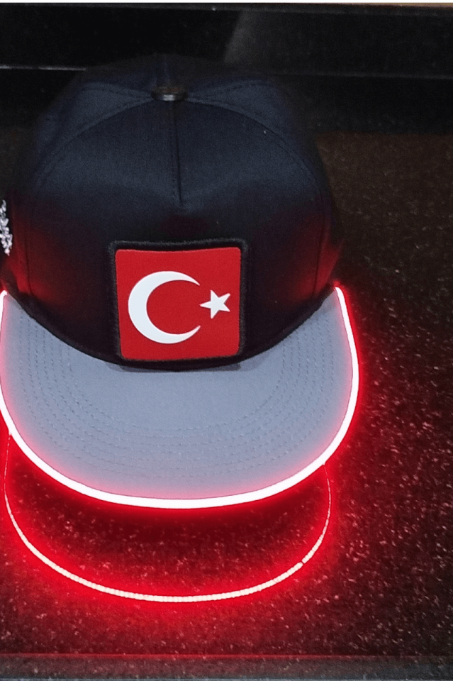 Bayrak Bench Siyah-Gri LED'li Hip Hop Şapka